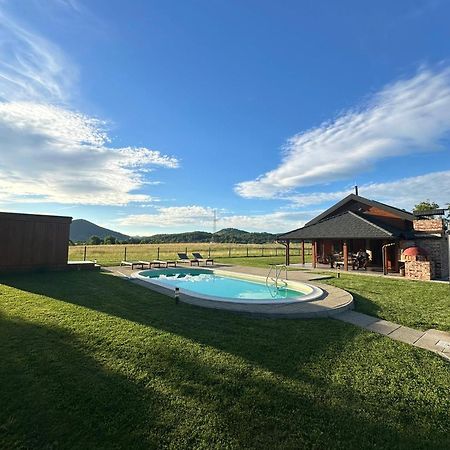 V'S Place - Wooden House With Heated Pool And Outdoor Sauna Otočac Zewnętrze zdjęcie