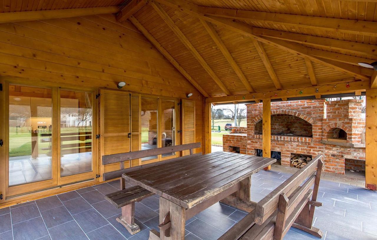 V'S Place - Wooden House With Heated Pool And Outdoor Sauna Otočac Zewnętrze zdjęcie