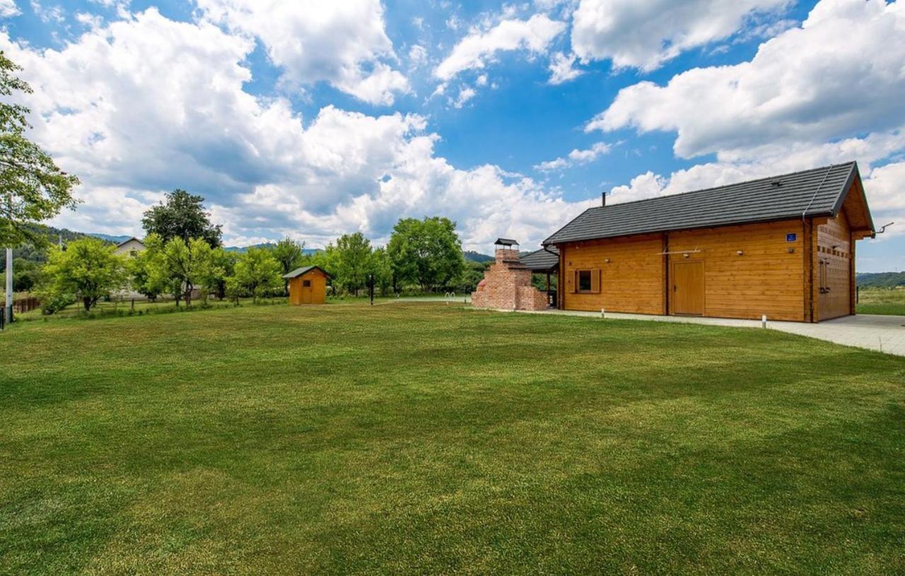 V'S Place - Wooden House With Heated Pool And Outdoor Sauna Otočac Zewnętrze zdjęcie